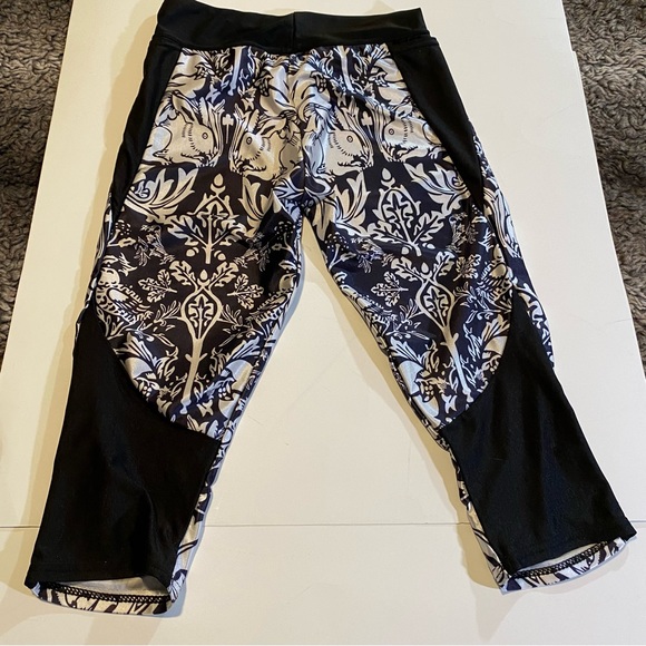 Lotus Capri leggings SZ S, GUC, beautiful! Has pockets on hips, shiny! - Picture 3 of 6